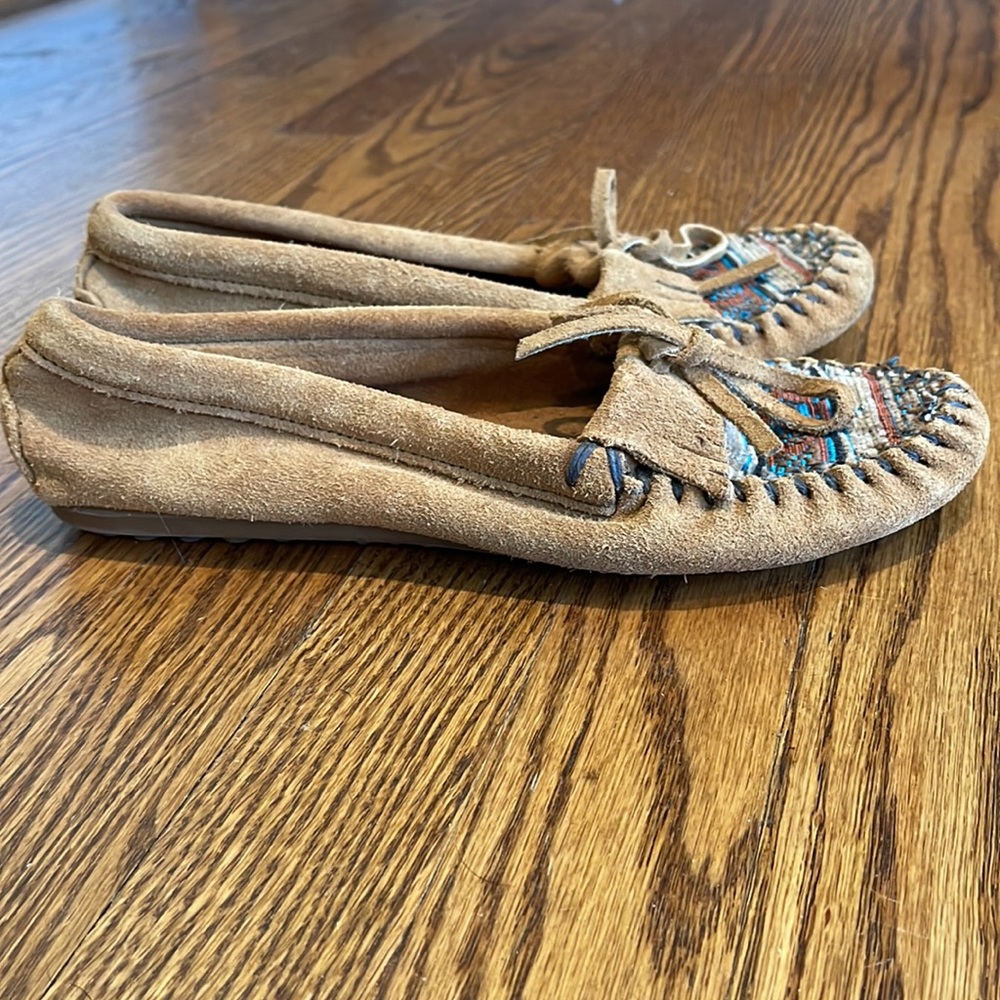 MINNETONKA Embroidered Moccasins - Picture 6 of 9